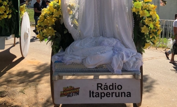 Rdio Itaperuna 96,9 FM marca presena na Festa dos Carros de Boi em Raposo