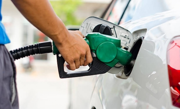 Petrobras reduz preo da gasolina em 4,66% para distribuidoras 