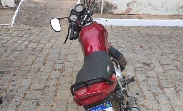 Moto furtada durante festa em Bom Jesus do Itabapoana  recuperada pela polcia