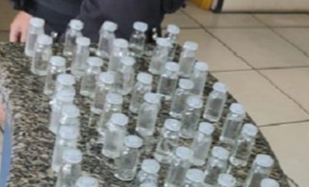 Suspeito abandona 66 frascos de lol e foge da polcia em Itaperuna