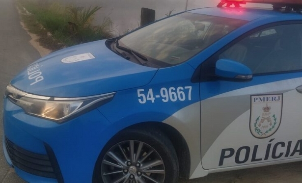 PM recupera moto e prende dois homens no Centro de Itaperuna
