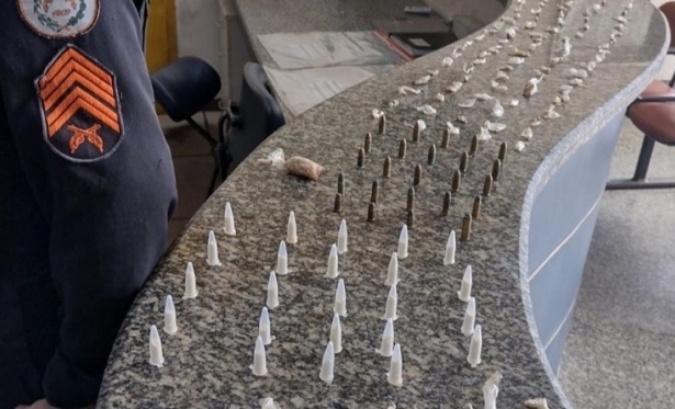 Drogas e munies so apreendidas pela PM em Itaperuna