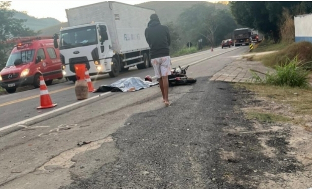 Motociclista Morre em Coliso com Caminho na Madrugada de Quinta-feira