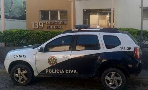  Homem de 52 anos  preso acusado de estuprar a prpria irm em Porcincula