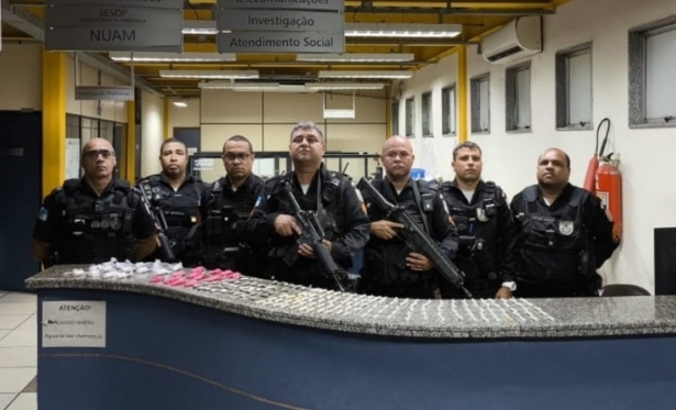 Polícia apreende drogas em ação no bairro Matadouro em Itaperuna