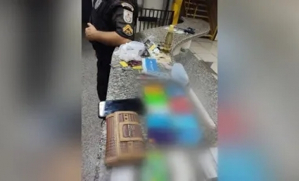 PM prende dupla por roubo e recupera pertences da pedestre em Itaperuna
