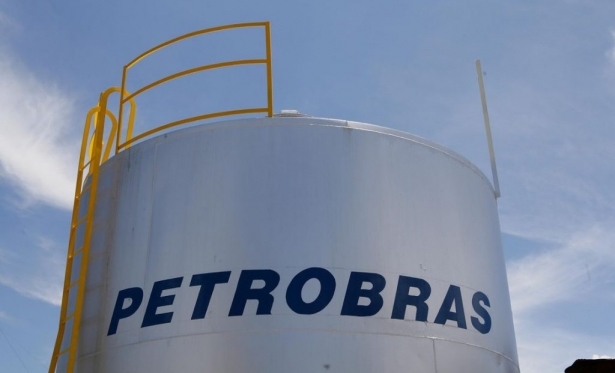 Petrobras anuncia nova reduo no preo da gasolina.