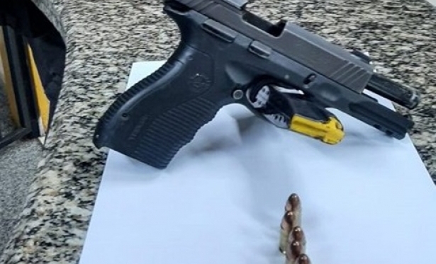 Jovem armado é preso por tentativa de homicídio em Itaperuna.