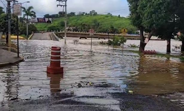 Rio Muriaé em Itaperuna está 81 centímetros acima da cota de transbordo