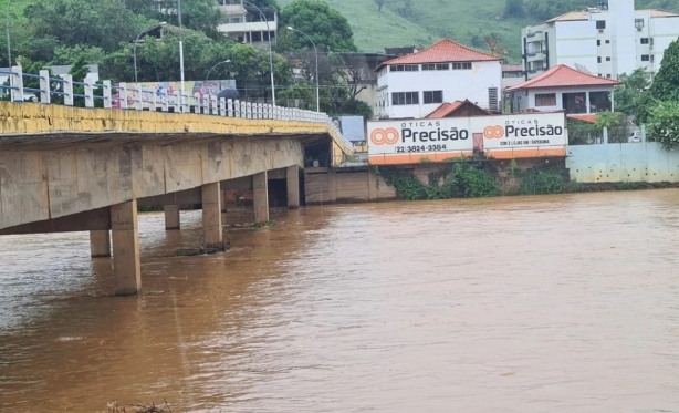 Rio Muria atinge cota de alerta em Itaperuna