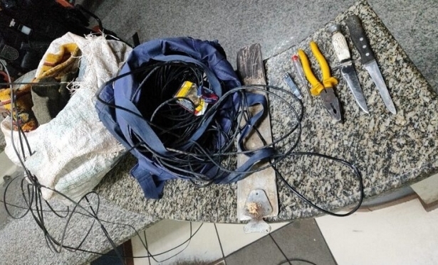 Homem  preso em flagrante por furto de fios de internet em Itaperuna