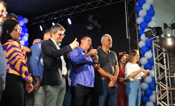 Com presena do deputado estadual Jair Bittencourt e do senador Carlos Portinho, reunio do PL lana Nel como pr-candidato a prefeito de Itaperuna