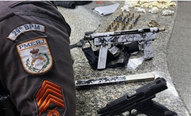 Polcia Militar Apreende Armas e Drogas em Operao no Bairro Surubi