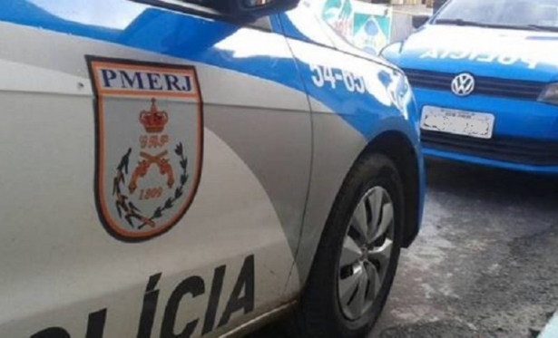 Polcia apreende maconha escondida embaixo de carro em Varre-Sai