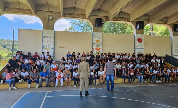 Defesa Civil realiza simulado de evacuao em escola de Varre-Sai