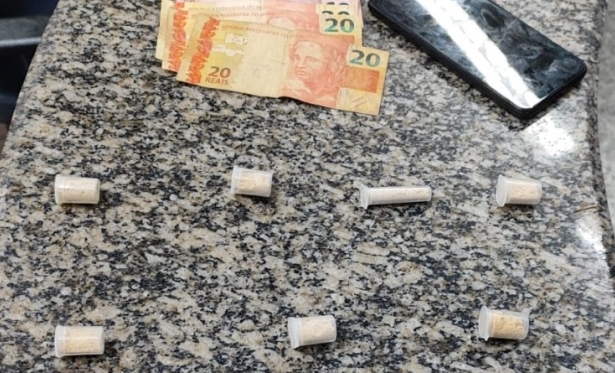 Jovem é detido por tráfico de drogas em Itaperuna