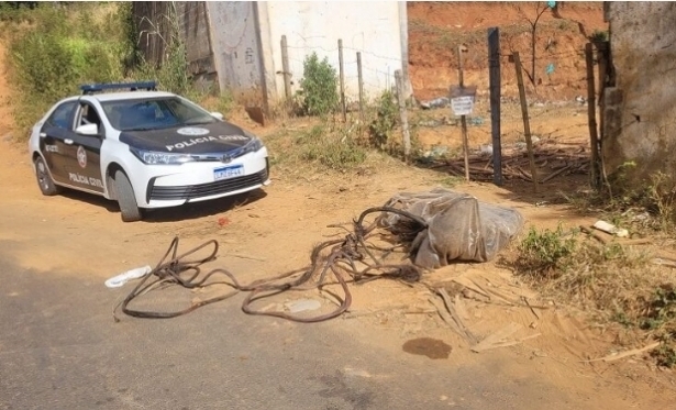Polícia apreende 200 kg de fios de cobre queimados em Itaperuna