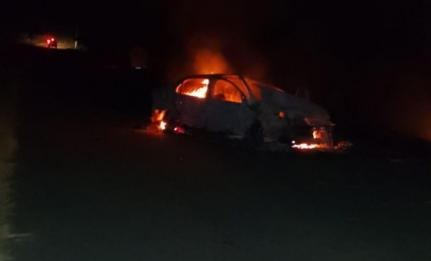 Mãe e filha morrem após carro pegar fogo em Cardoso Moreira