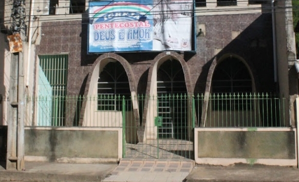 Ladres arrombam cofre de igreja em Itaperuna e levam R$ 4 mil