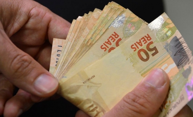 Trabalhadores nascidos em novembro podem sacar at R$ 1 mil no FGTS