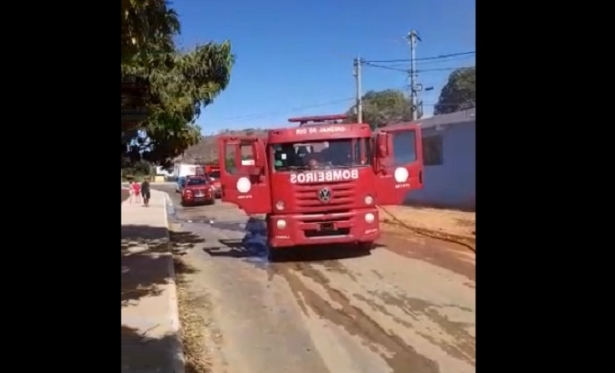 Incndio em casa mobiliza Corpo de Bombeiros de Itaperuna